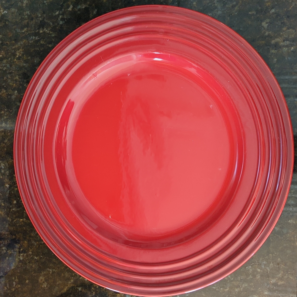 Le creuset 12 inch dinner plate in cerise
